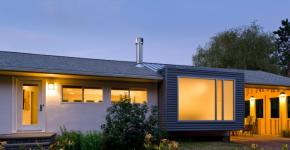 Projekte dhe foto të shtëpive me një garazh dhe një dritare gjiri Projekte të shtëpive me një dritare gjiri dhe një verandë
